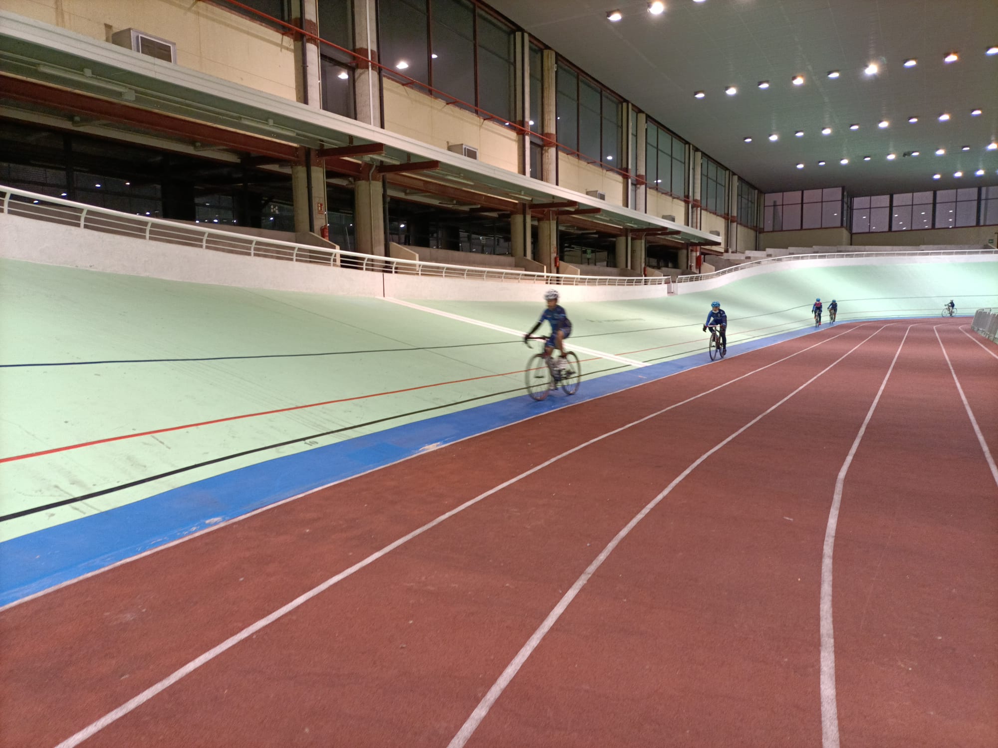 La EC Rodríguez Magro y la UC Fuenlabrada, prueban la pista en Galapagar