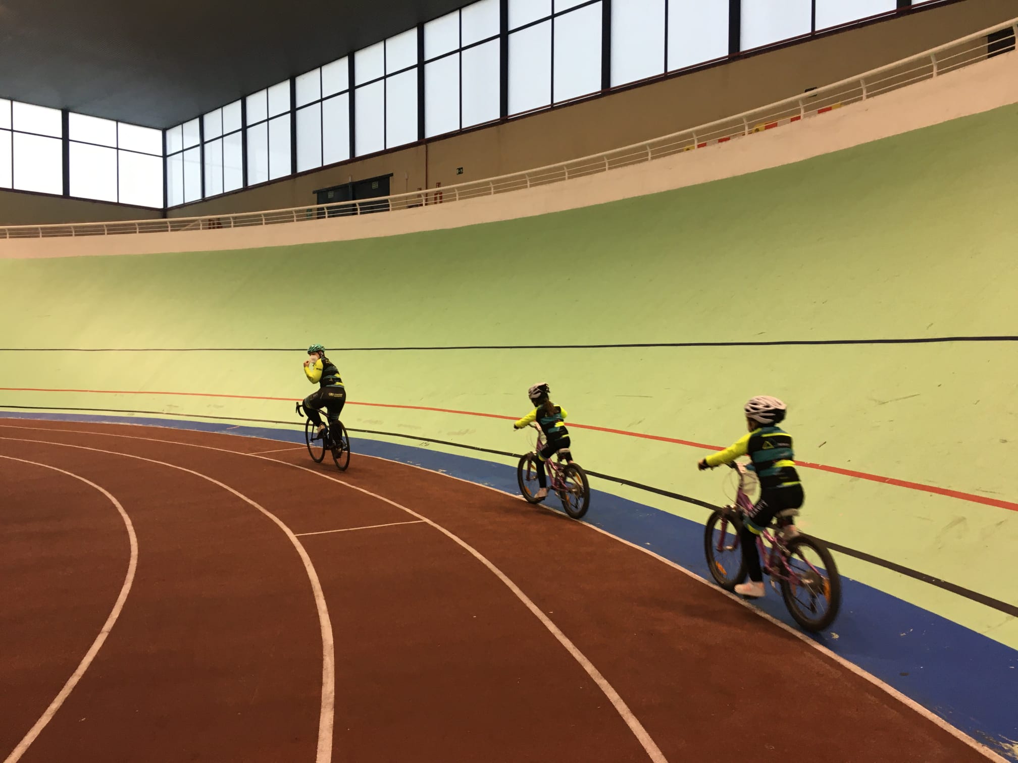 Más Escuelas conociendo la pista: Bikery, CC Escurialense y Bikes Ciem pasaron por Galapagar