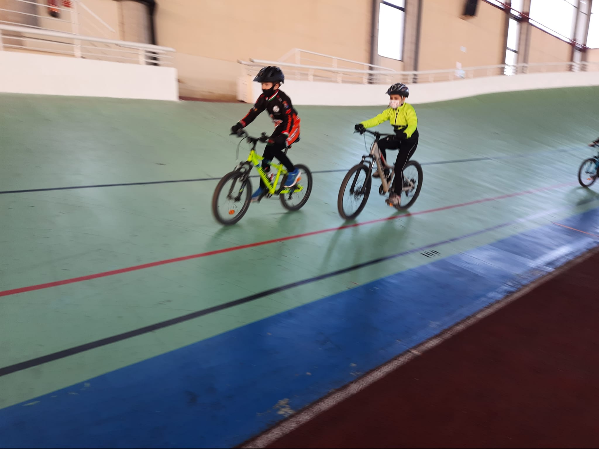 Más Escuelas conociendo la pista: Bikery, CC Escurialense y Bikes Ciem pasaron por Galapagar