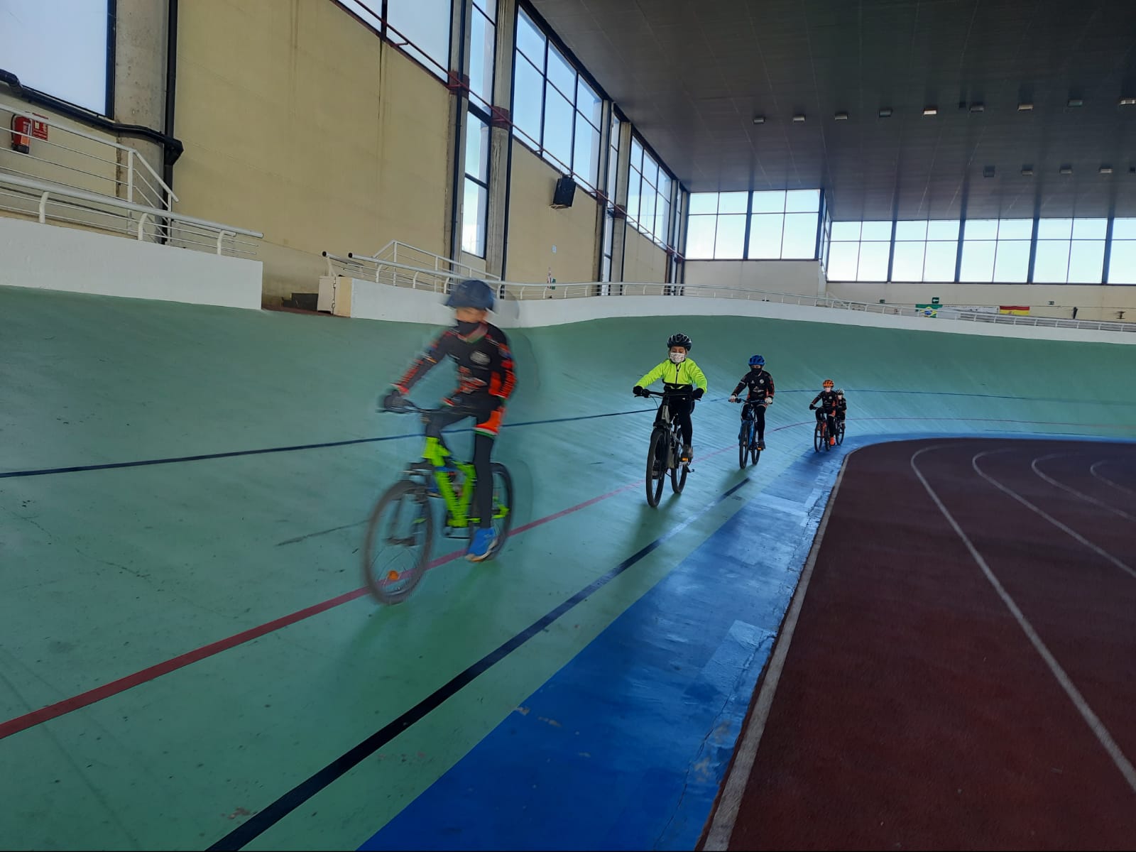 Más Escuelas conociendo la pista: Bikery, CC Escurialense y Bikes Ciem pasaron por Galapagar