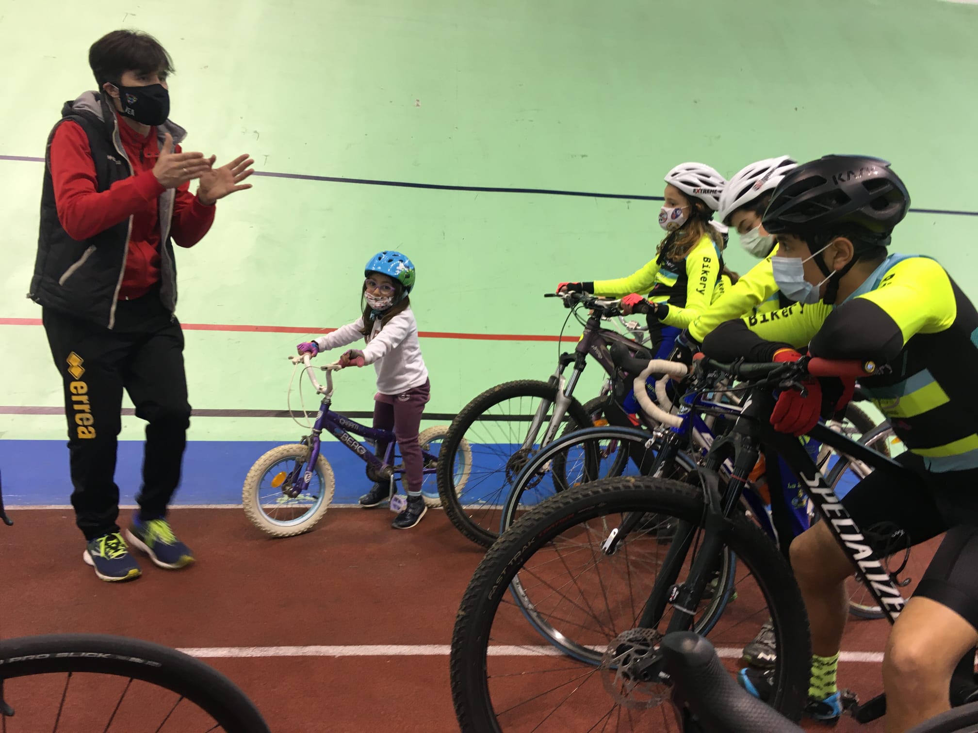Más Escuelas conociendo la pista: Bikery, CC Escurialense y Bikes Ciem pasaron por Galapagar
