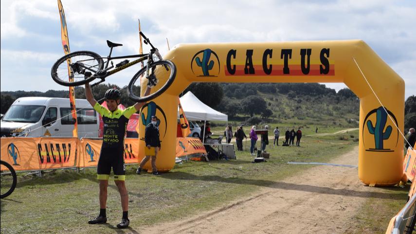 Ariadna-Rodenas-y-Francisco-Herrero-inauguraron-con-sus-victorias-El-Cactus-MTB-Challenge-2021