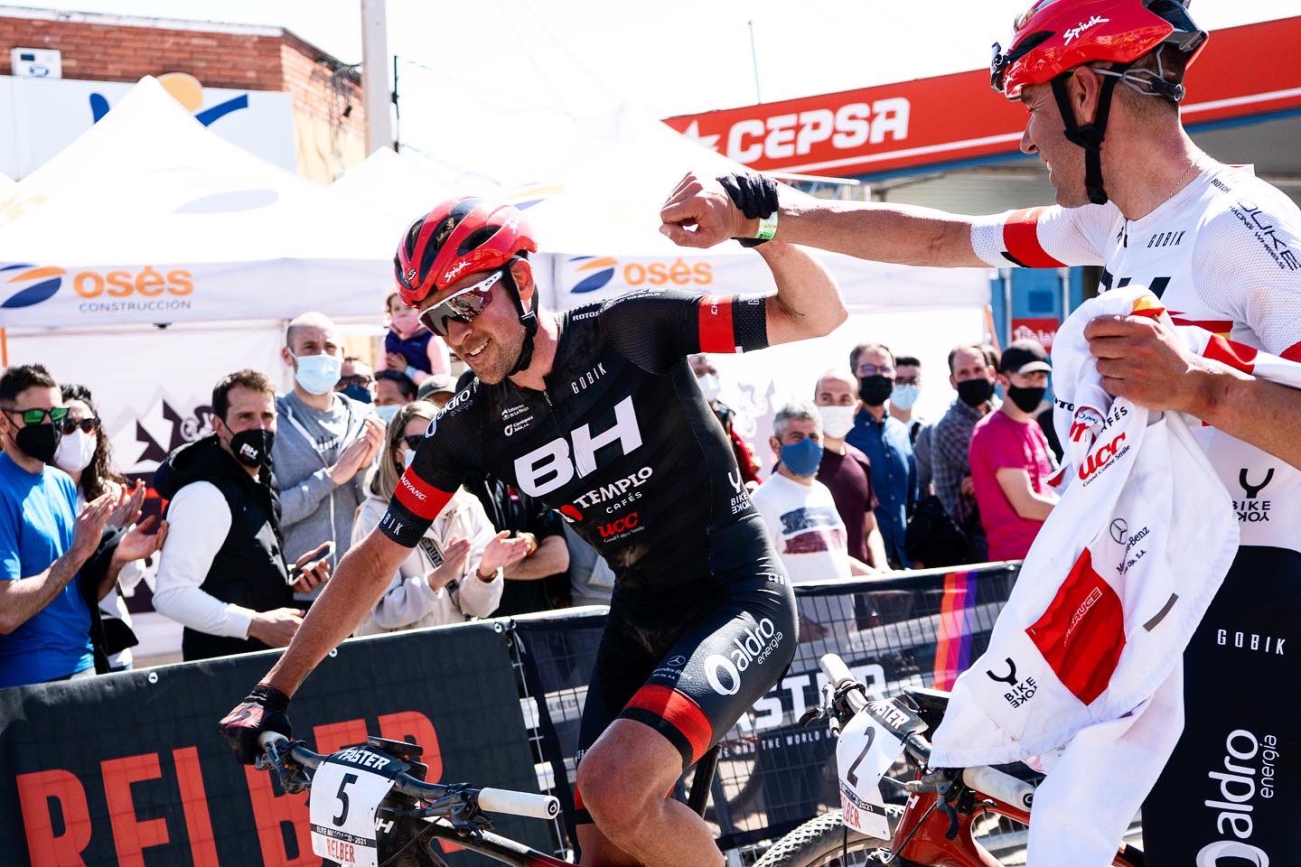 A cadete Uxía Soto sobe ao caixón no Superprestigio de Arnedo