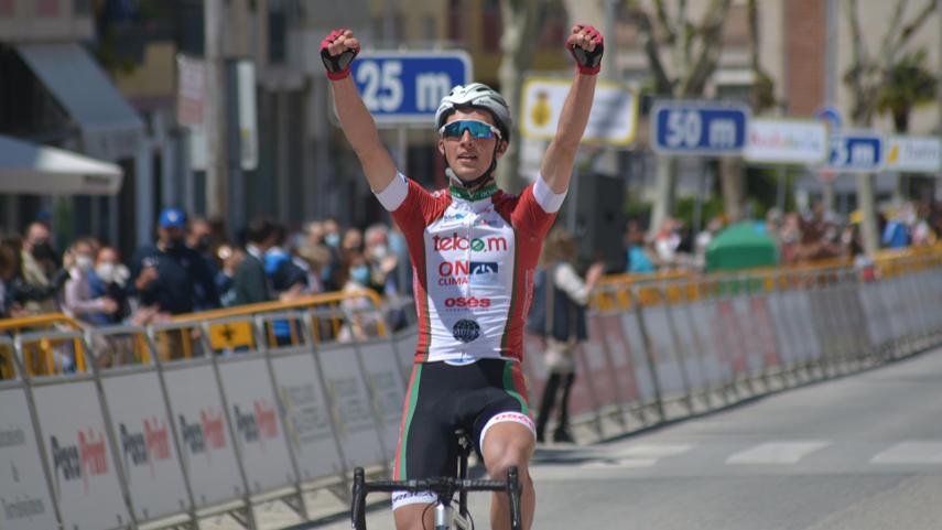 Timo-De-Jong-vence-en-solitario-en-la-Clasica-Ciudad-de-Torredonjimeno