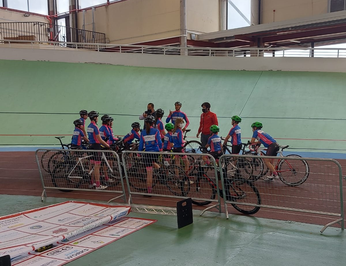 La Escuela Ciclista Rodríguez Magro se probó en el velódromo de Galapagar