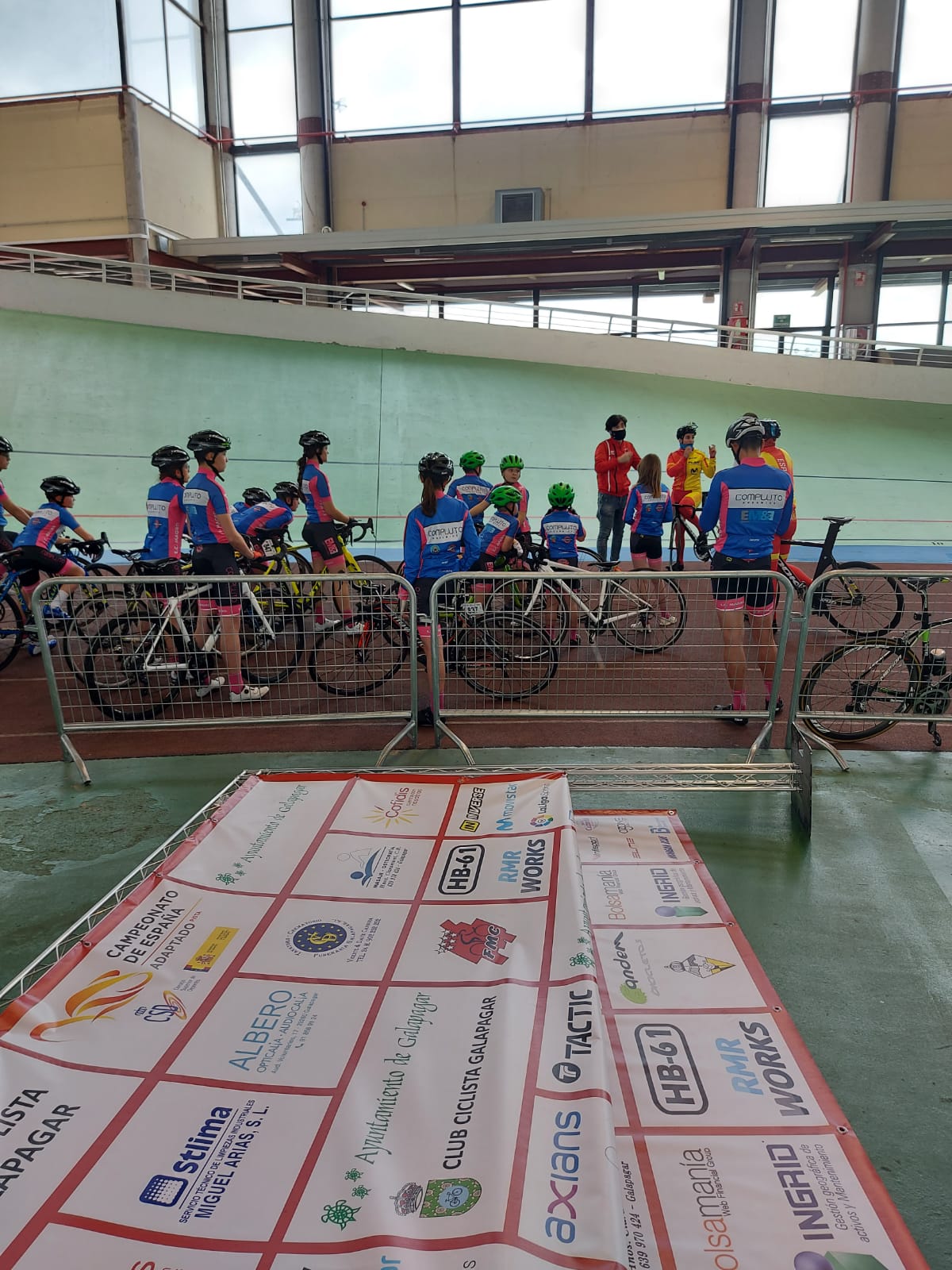La Escuela Ciclista Rodríguez Magro se probó en el velódromo de Galapagar