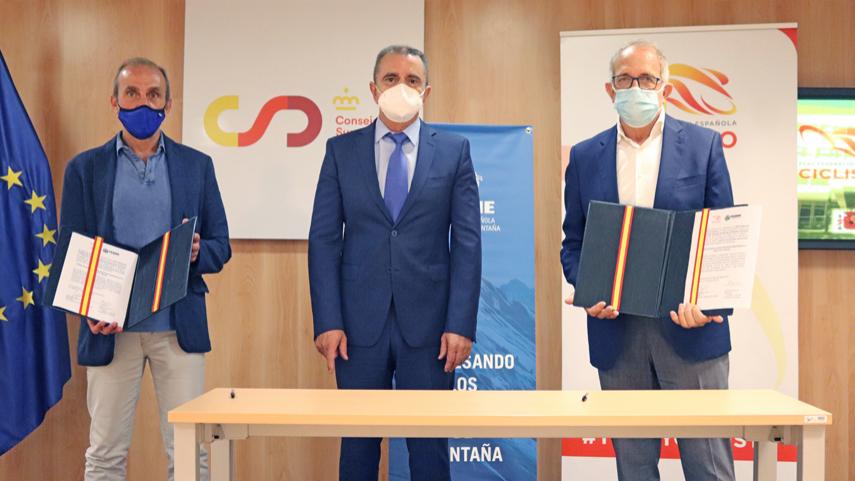 La-RFEC-y-FEDME-firman-tres-codigos-para-una-buena-convivencia-en-el-espacio-natural-y-rural