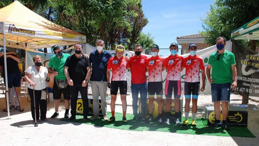oscar-Gonzalez-y-Sergio-Lorenzo-levantaron-los-brazos-en-el-homenaje-en-Corpa-a-Antonio-Suarez