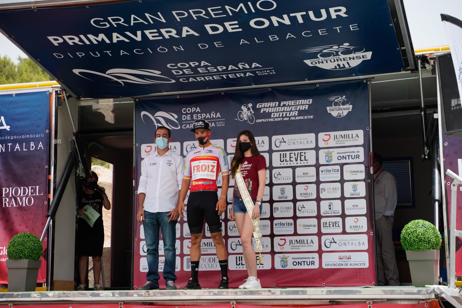 Martín vence al sprint en Ontur y Miquel se corona como campeón de la Copa de España Élite-sub23