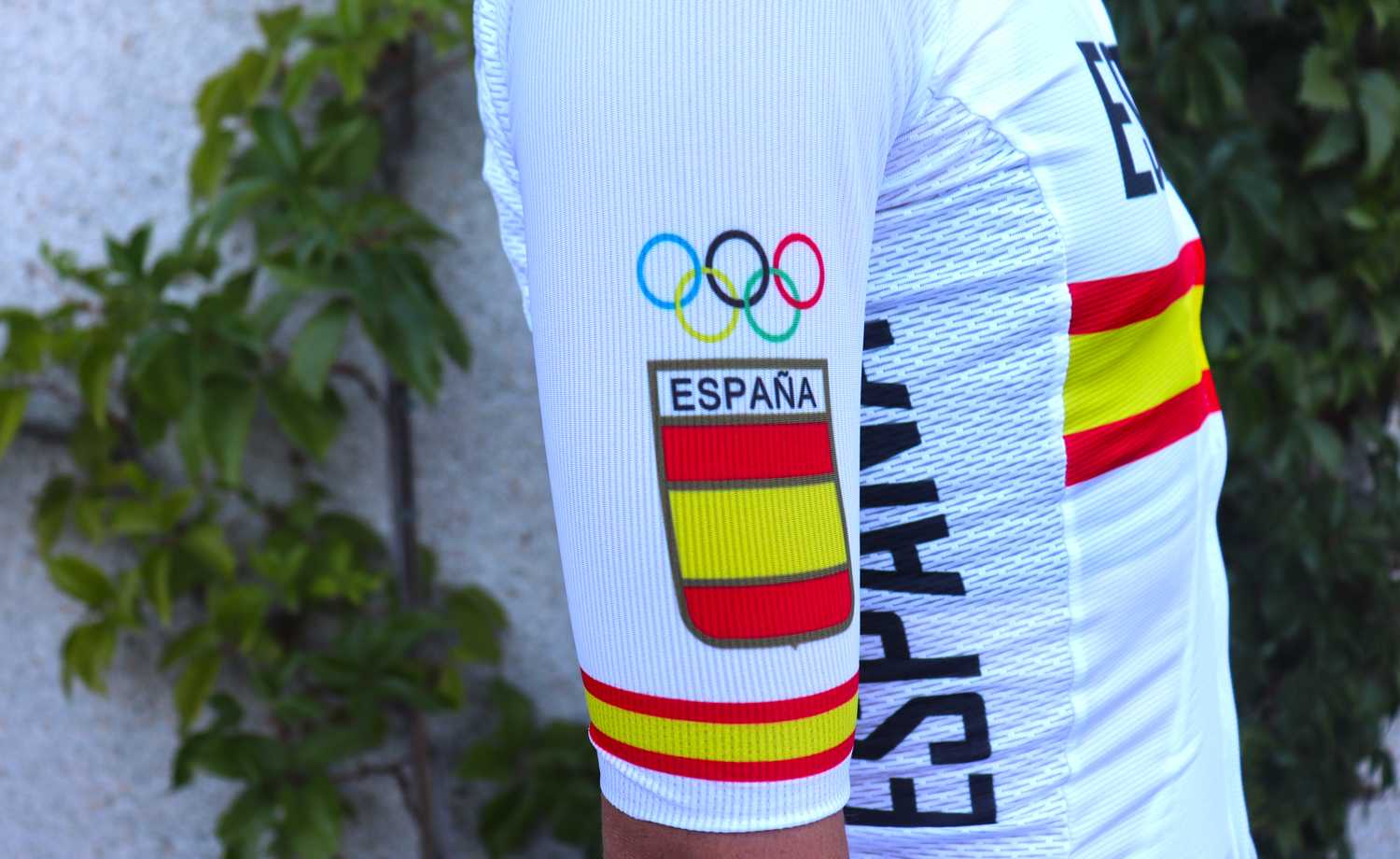 La RFEC presenta el uniforme de competición de la Selección Española para los JJOO de Tokio