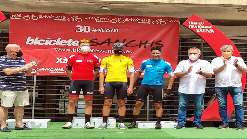 El-sub23-manchego-Fernando-Tercero-gana-en-XA�tiva-y-el-britanico-Sutton-Loouis-lidera-la-Challenge