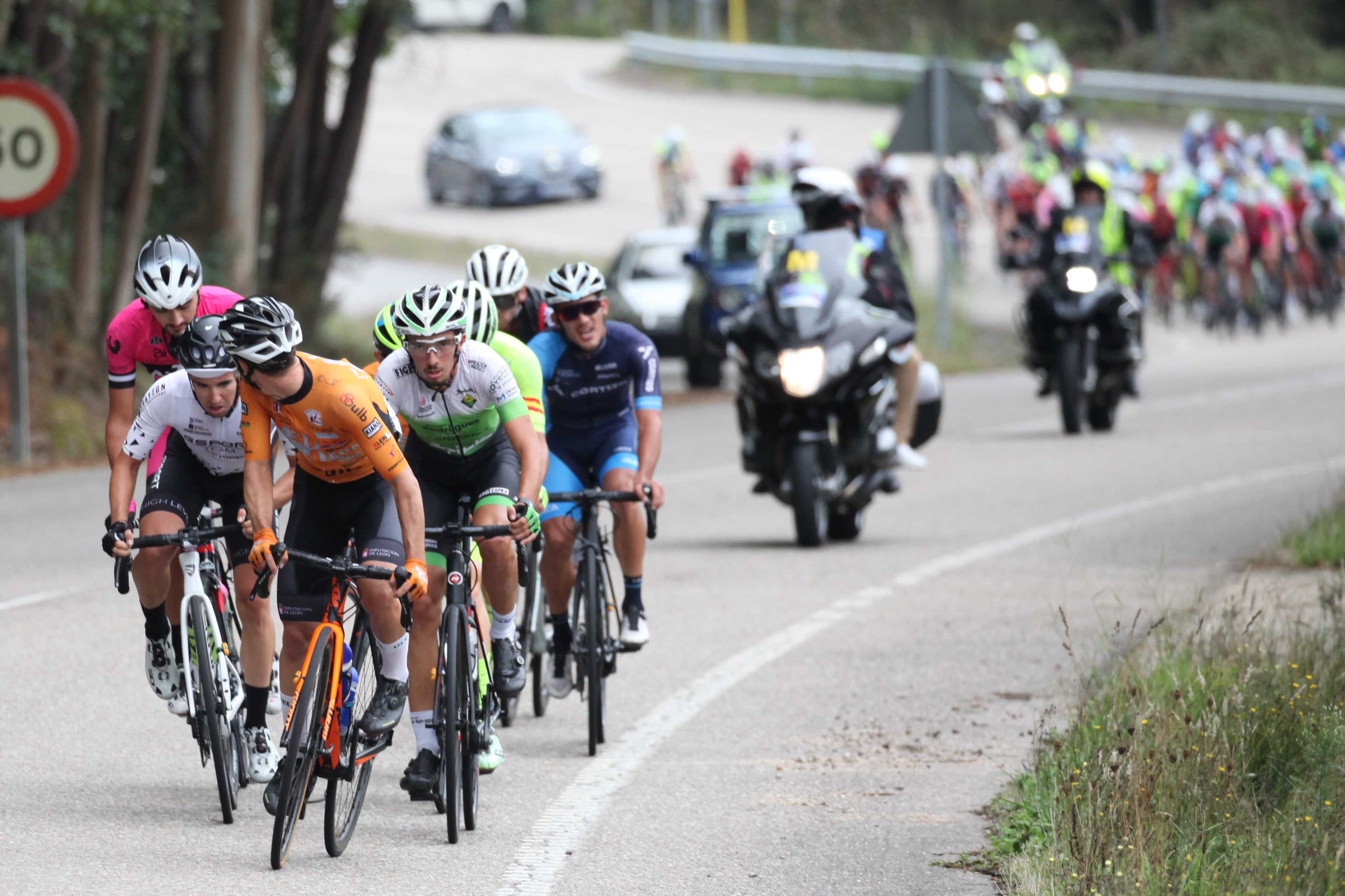 Fran Agea gaña en Ponteareas e Álex Martín é o novo líder da Volta Ciclista Galicia