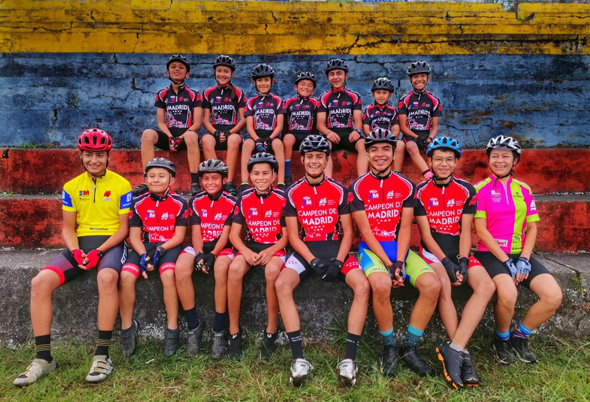 Donación de ropa de la FMC a la Escuela de formación de Ciclo Anzea, club ciclista de Anserma,  Colombia