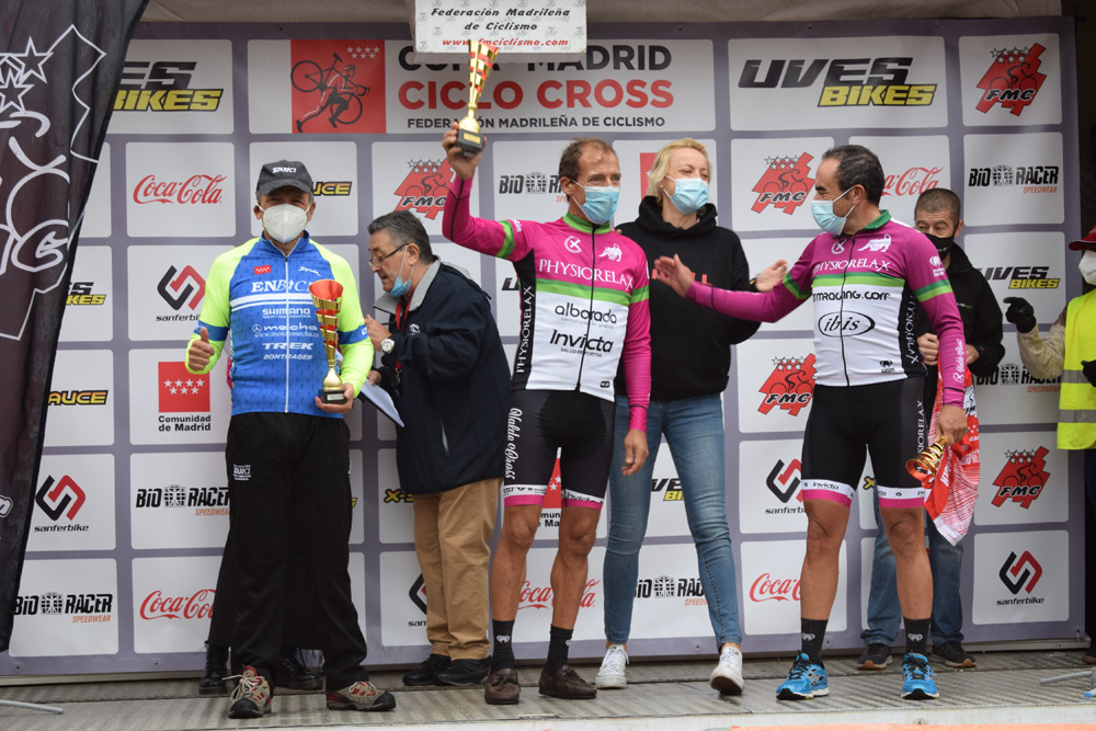 La lluvia de Tres Cantos trajo los triunfos de Estela Domínguez y Julio Pérez en el debut del ciclocross (ACTUALIZADA)