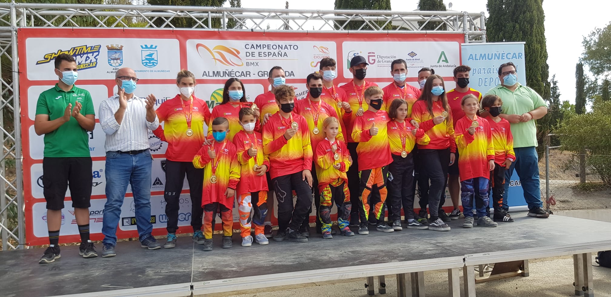 La Selección Madrileña de BMX lo borda y se agencia 10 metales y la general por Comunidades en Almuñécar