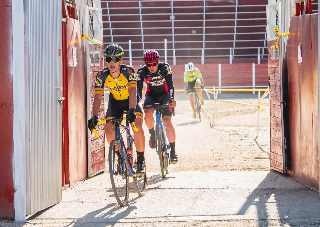 Noelia Ortiz y Aarón Cordero, victorias peleadas en el ciclocross de Mejorada del Campo