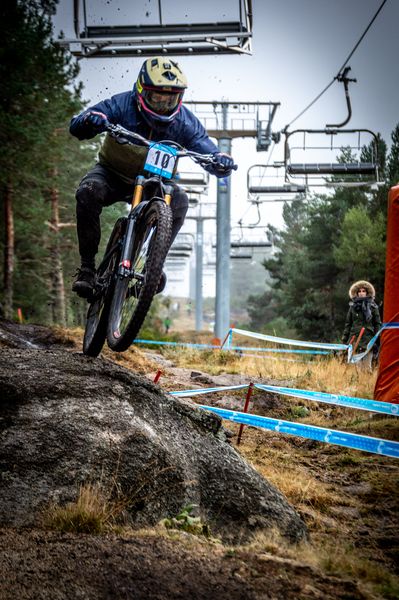 Veiga e Menéndez inauguran o palmarés do Trofeo Federación DHI - Manzaneda Bike Park by Giant