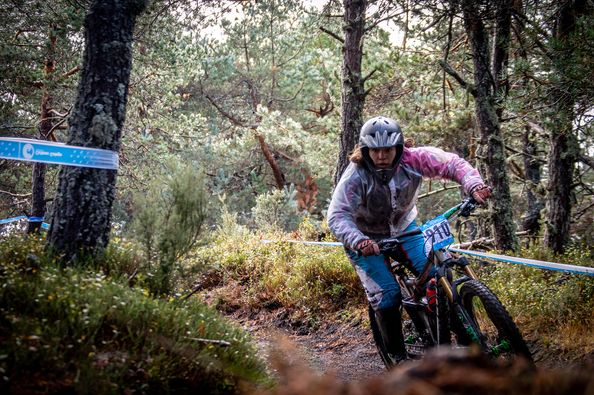 Veiga e Menéndez inauguran o palmarés do Trofeo Federación DHI - Manzaneda Bike Park by Giant