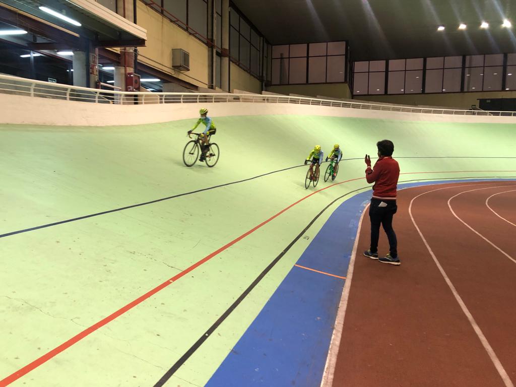 La escuela de Golpe de Pedal acudió a las sesiones de pista de la FMC