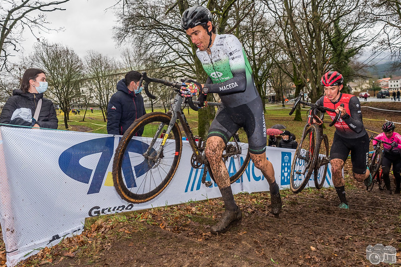 Irene Trabazo e Iván Feijoo conquistan o Campionato de Galicia de Ciclocrós en Maceda