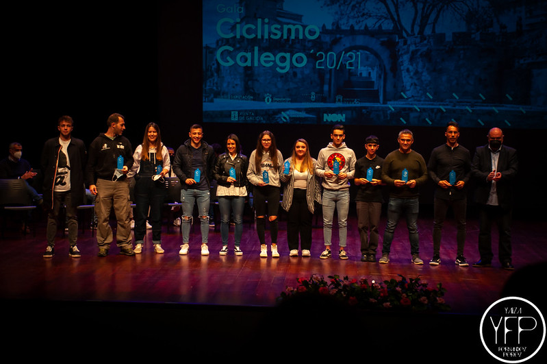 A Gala Ciclismo Galego regresou en Vilagarcía cargada de emoción