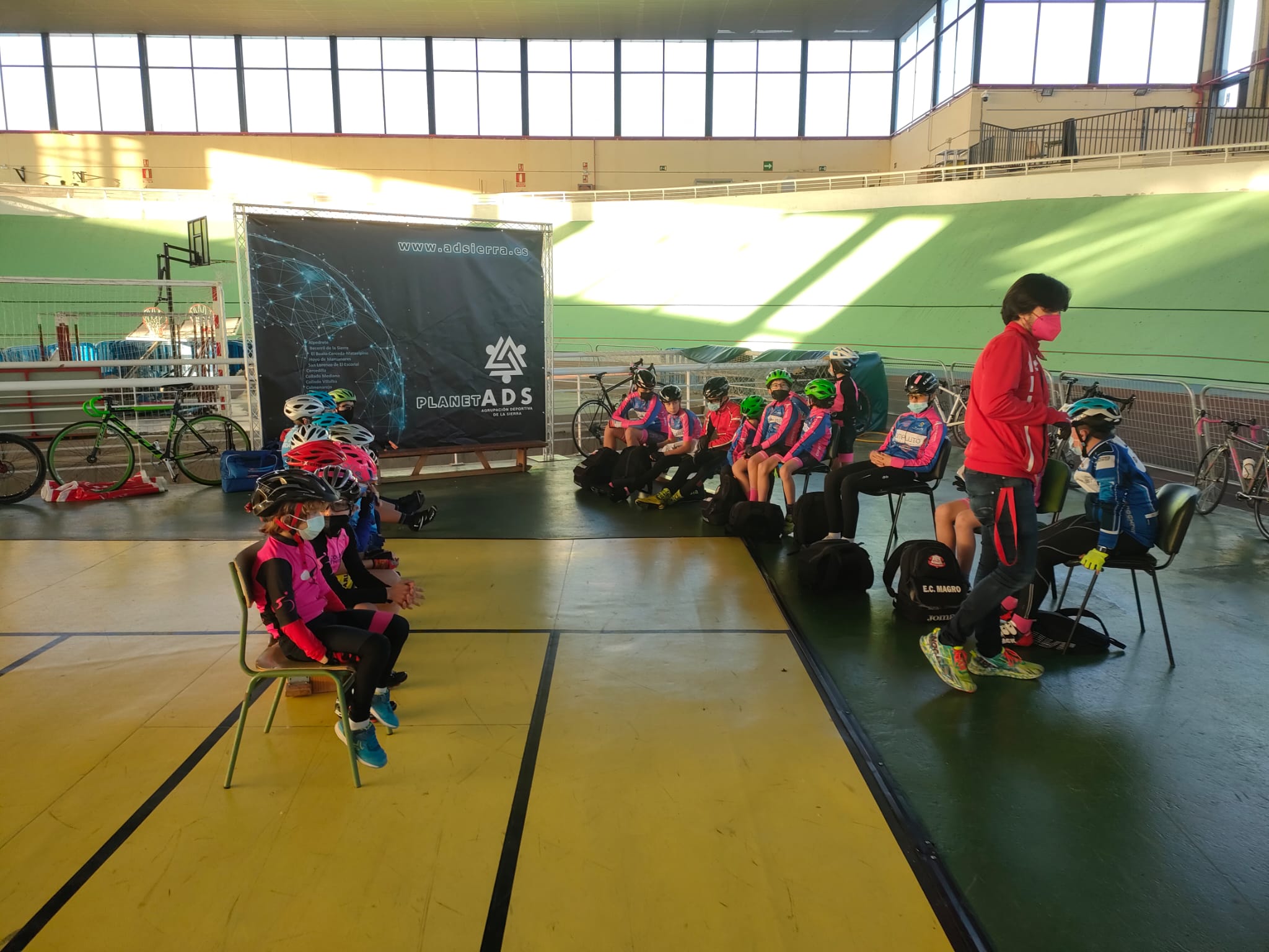El velódromo de Galapagar recibió la visita de la EC Rodríguez Magro, UC Fuenlabrada y Entrenamiento Ciclismo