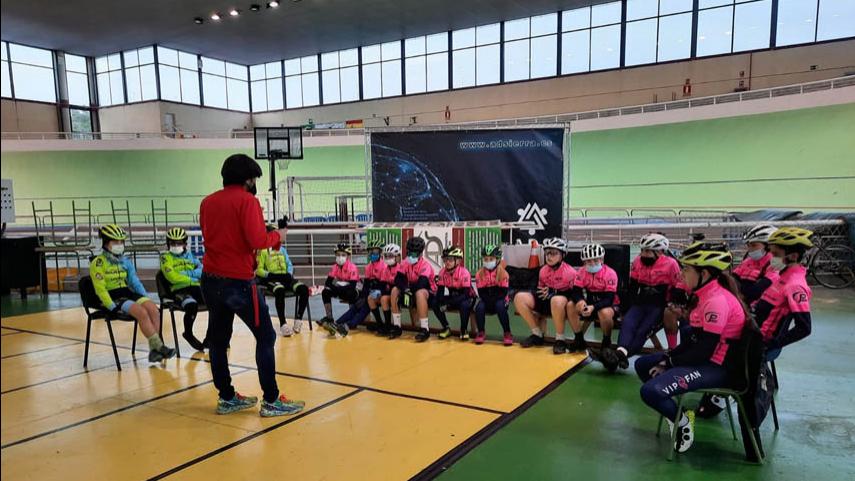 Entrenamiento-Ciclismo-CentrePoint-CC-Nieves-y-Golpe-de-Pedal-ultimaron-su-preparacion-para-pista