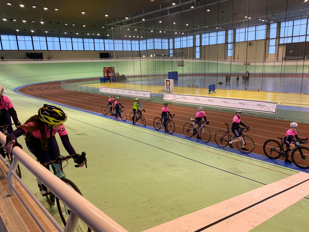 Entrenamiento Ciclismo-CentrePoint-CC Nieves y Golpe de Pedal ultimaron su preparación para pista