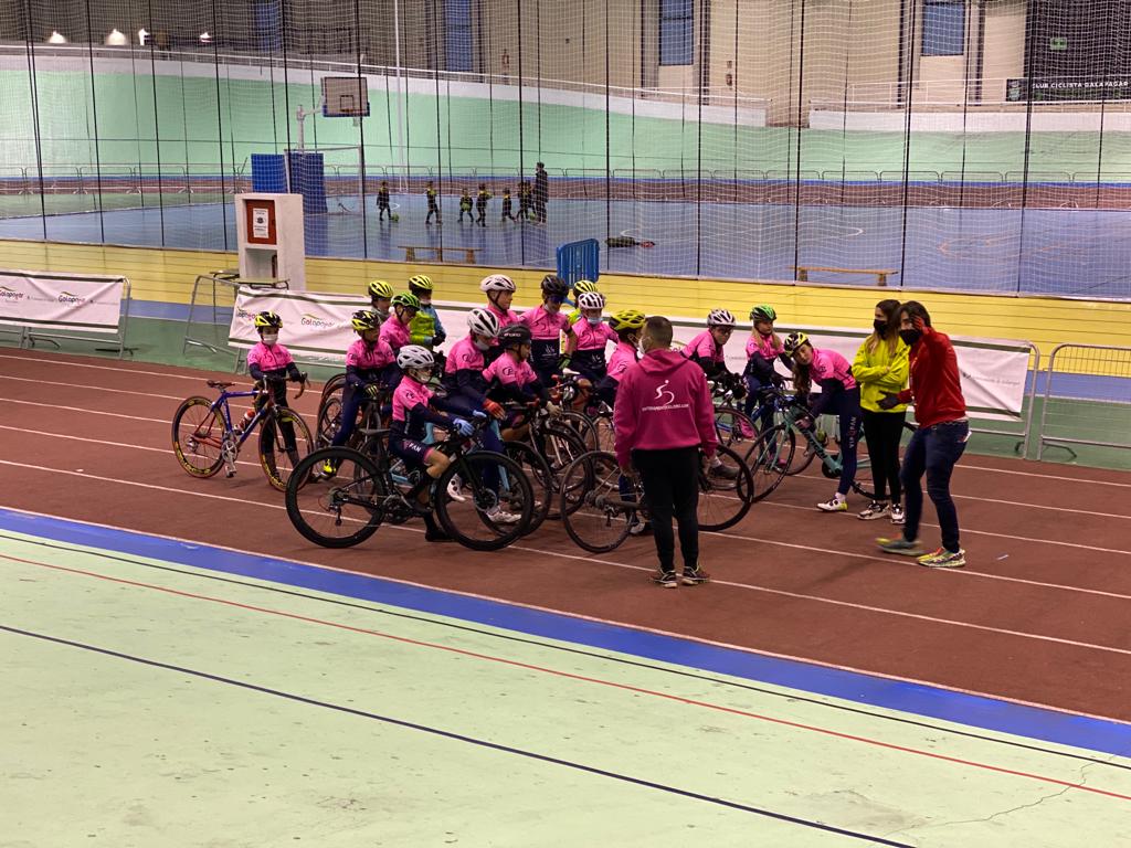 Entrenamiento Ciclismo-CentrePoint-CC Nieves y Golpe de Pedal ultimaron su preparación para pista