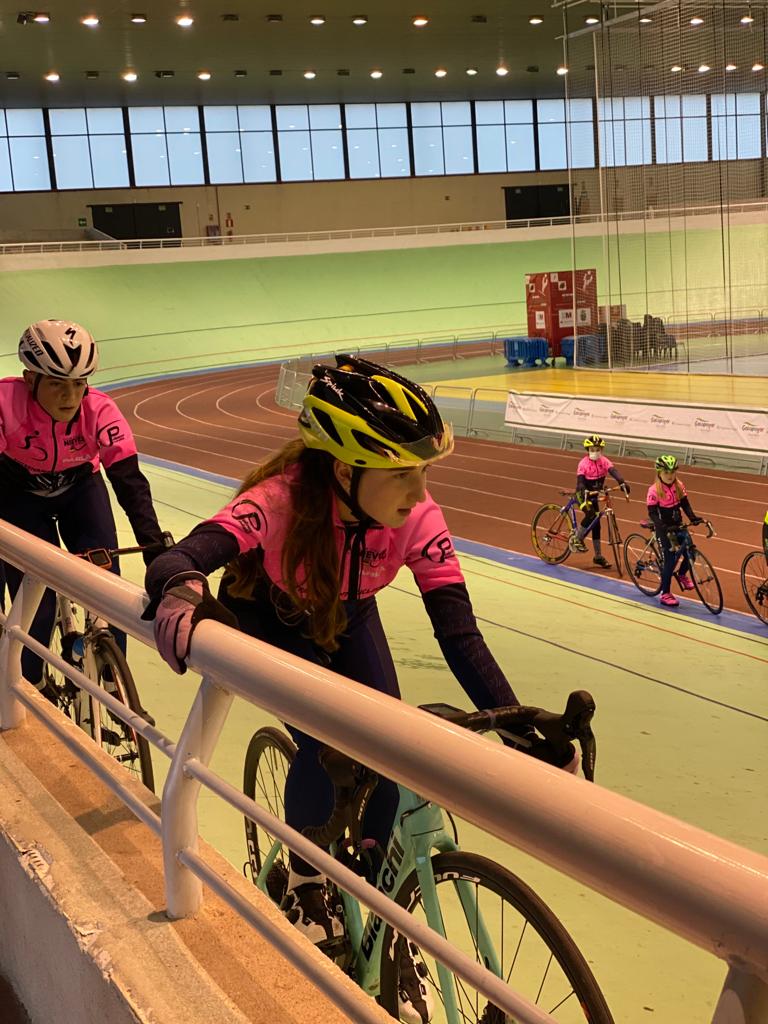 Entrenamiento Ciclismo-CentrePoint-CC Nieves y Golpe de Pedal ultimaron su preparación para pista