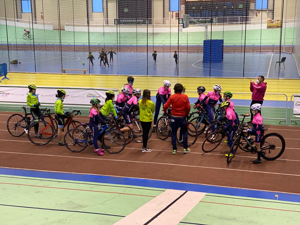 Entrenamiento Ciclismo-CentrePoint-CC Nieves y Golpe de Pedal ultimaron su preparación para pista