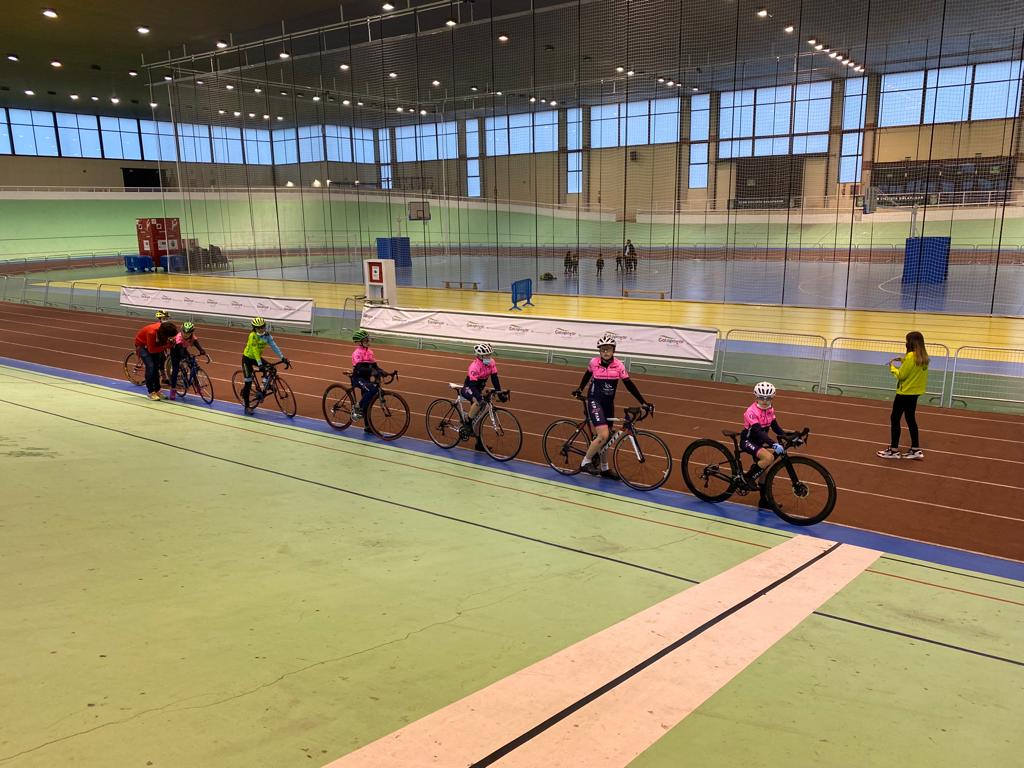 Entrenamiento Ciclismo-CentrePoint-CC Nieves y Golpe de Pedal ultimaron su preparación para pista