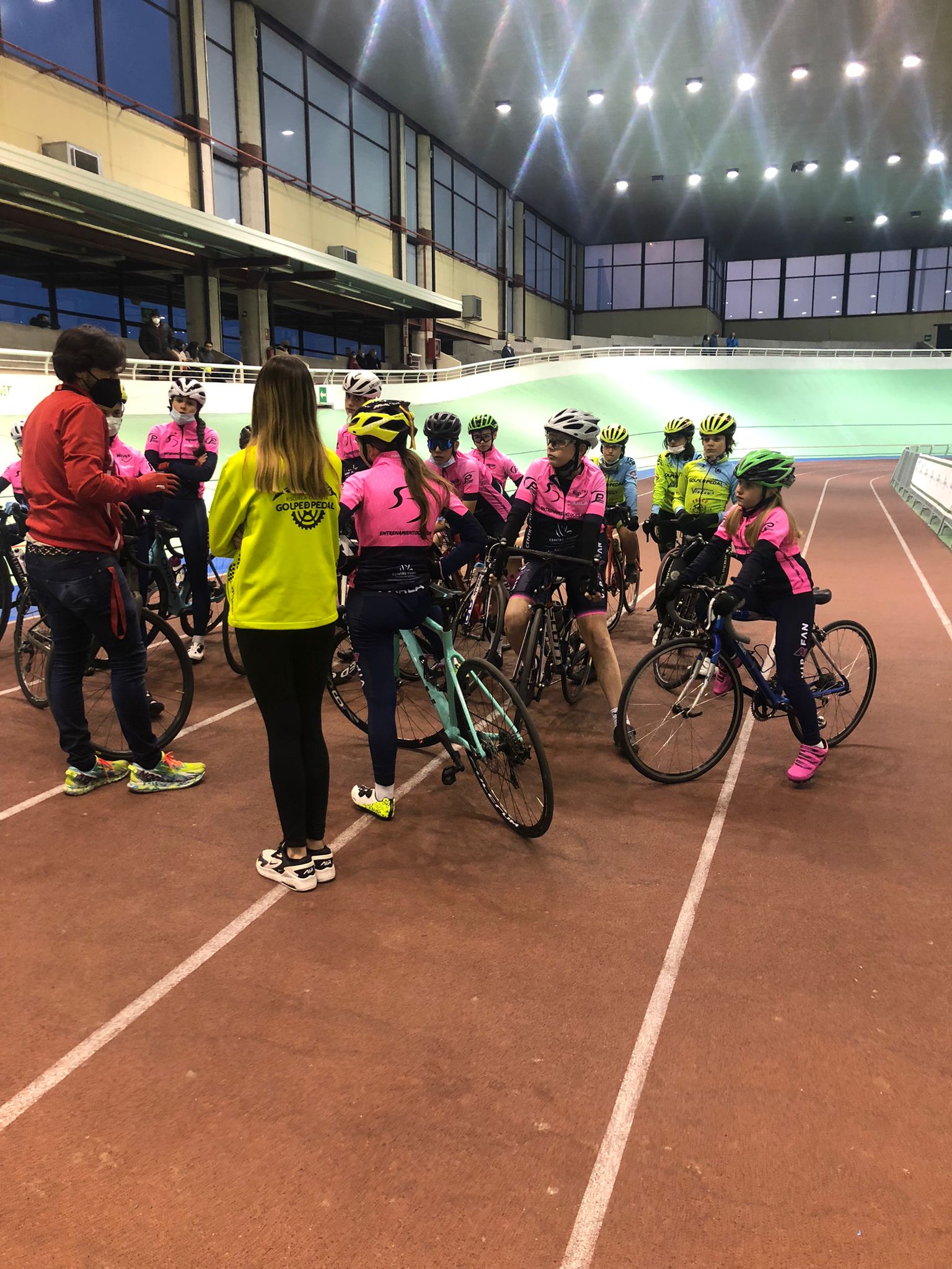 Entrenamiento Ciclismo-CentrePoint-CC Nieves y Golpe de Pedal ultimaron su preparación para pista