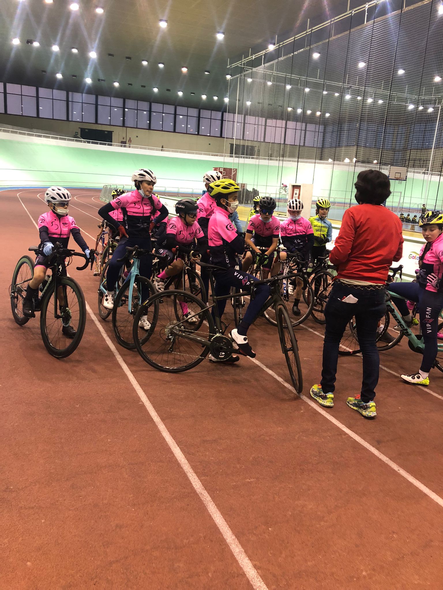 Entrenamiento Ciclismo-CentrePoint-CC Nieves y Golpe de Pedal ultimaron su preparación para pista