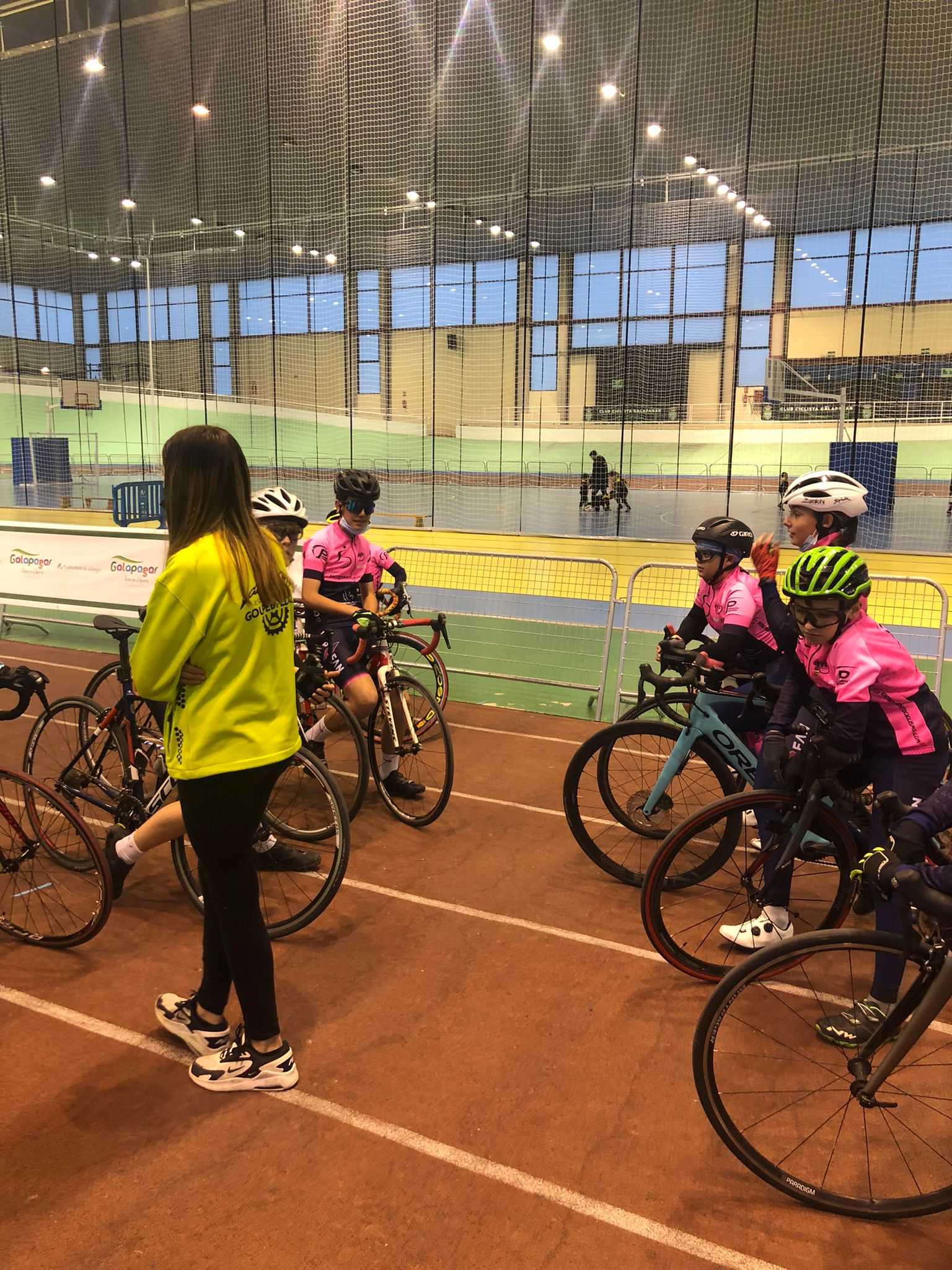 Entrenamiento Ciclismo-CentrePoint-CC Nieves y Golpe de Pedal ultimaron su preparación para pista