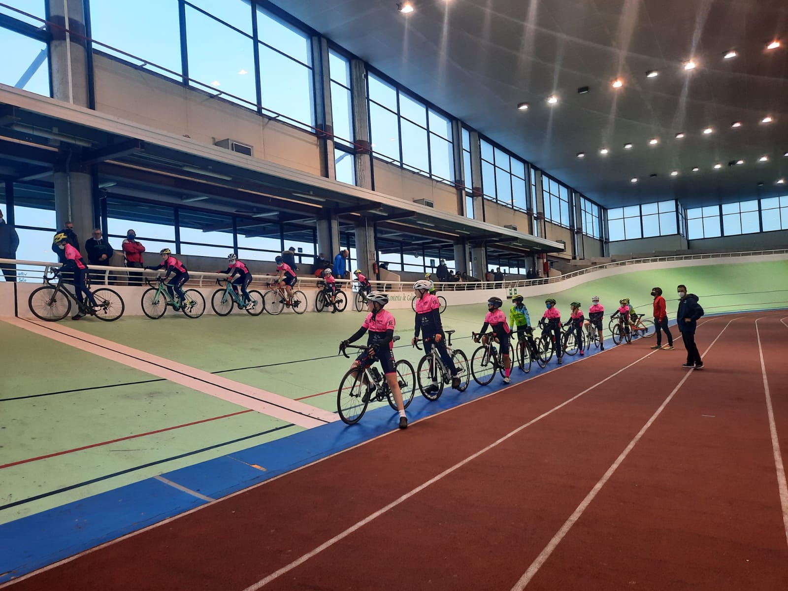 Entrenamiento Ciclismo-CentrePoint-CC Nieves y Golpe de Pedal ultimaron su preparación para pista