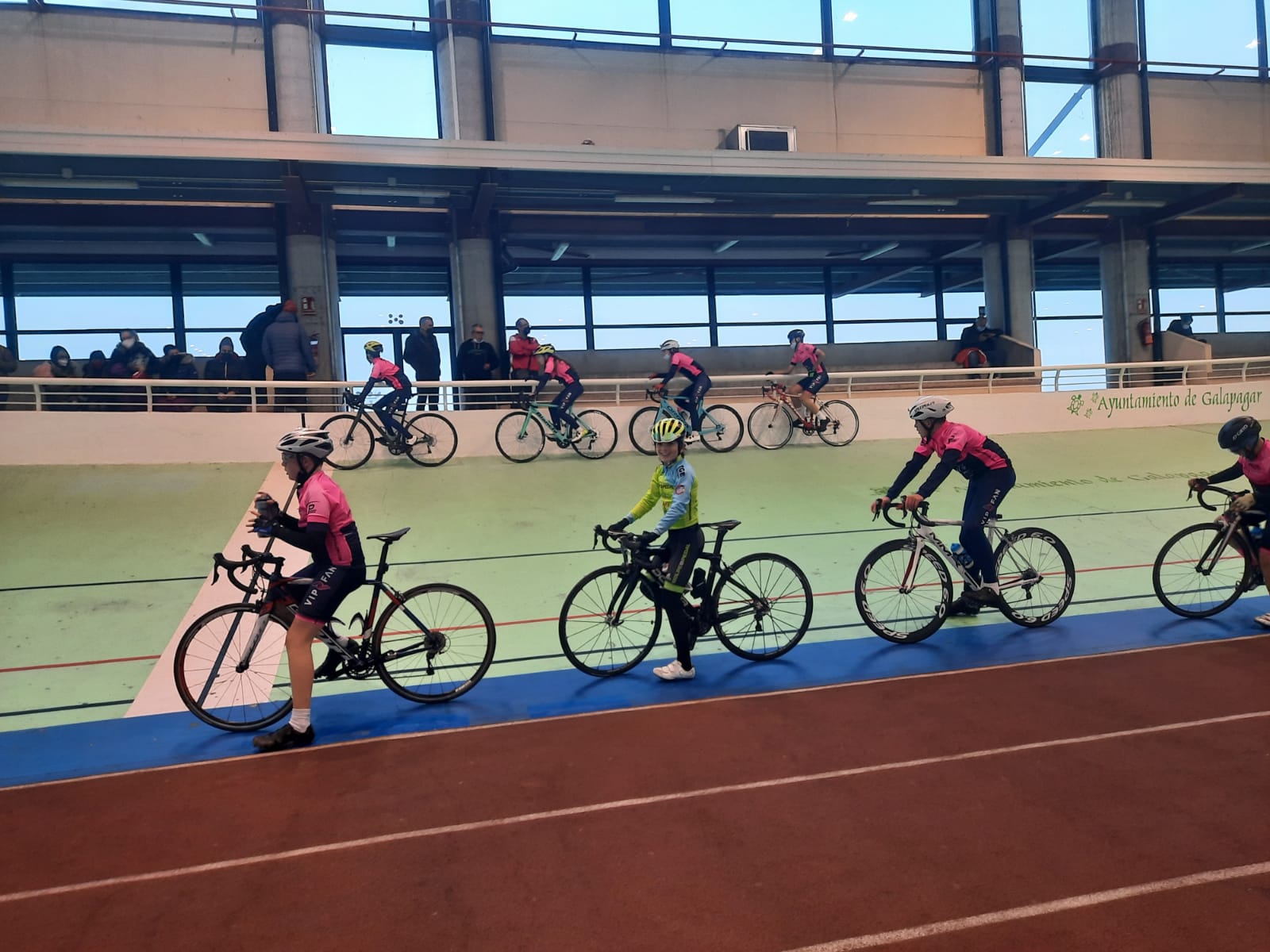 Entrenamiento Ciclismo-CentrePoint-CC Nieves y Golpe de Pedal ultimaron su preparación para pista