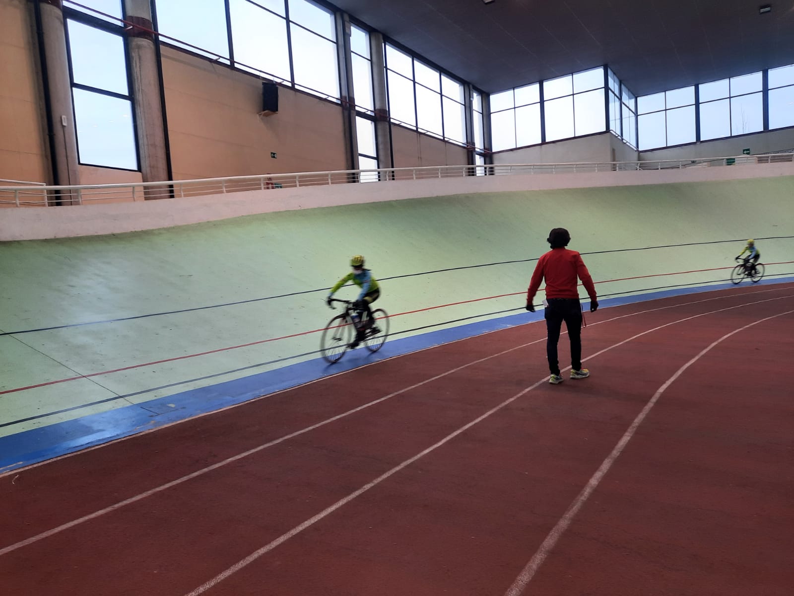 Entrenamiento Ciclismo-CentrePoint-CC Nieves y Golpe de Pedal ultimaron su preparación para pista