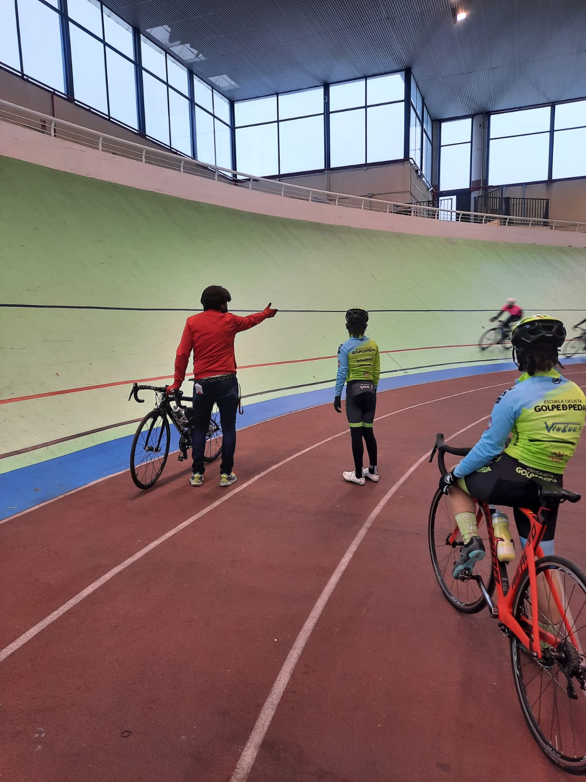 Entrenamiento Ciclismo-CentrePoint-CC Nieves y Golpe de Pedal ultimaron su preparación para pista
