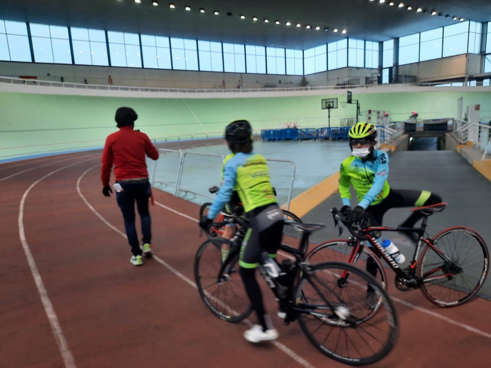 Entrenamiento Ciclismo-CentrePoint-CC Nieves y Golpe de Pedal ultimaron su preparación para pista