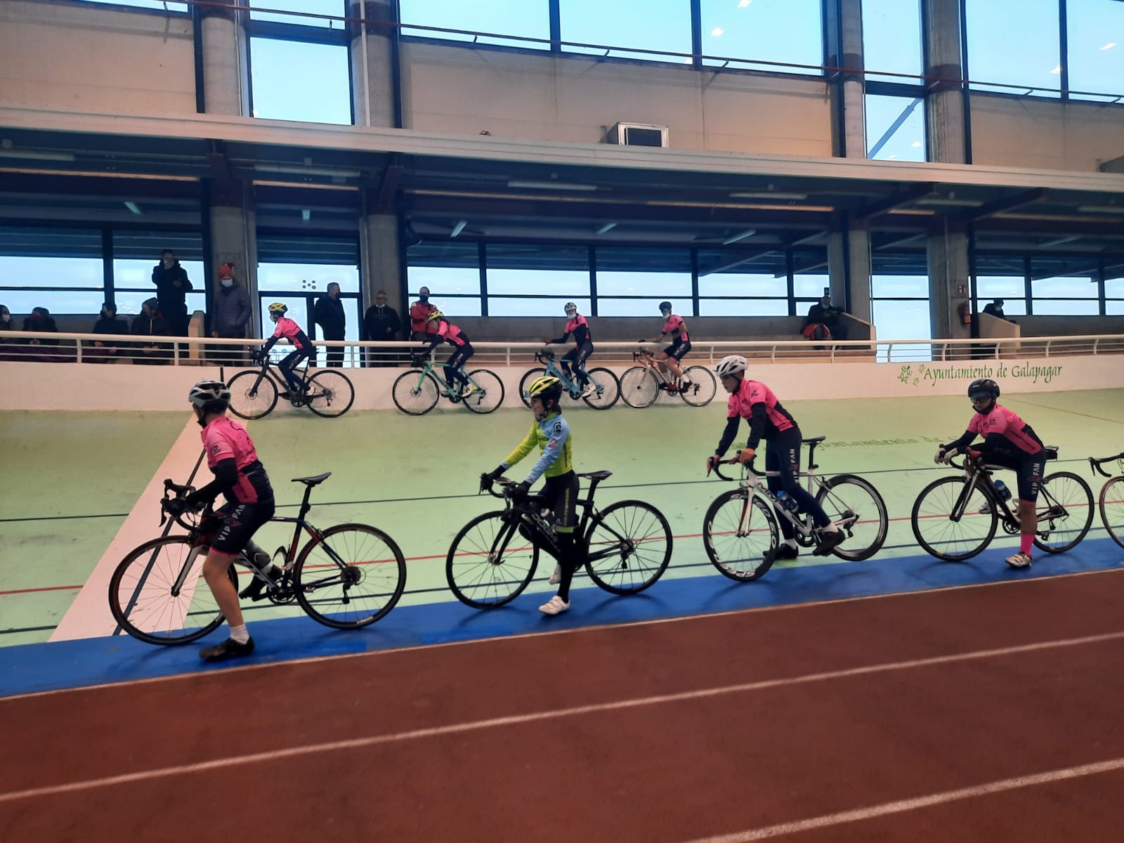 Entrenamiento Ciclismo-CentrePoint-CC Nieves y Golpe de Pedal ultimaron su preparación para pista