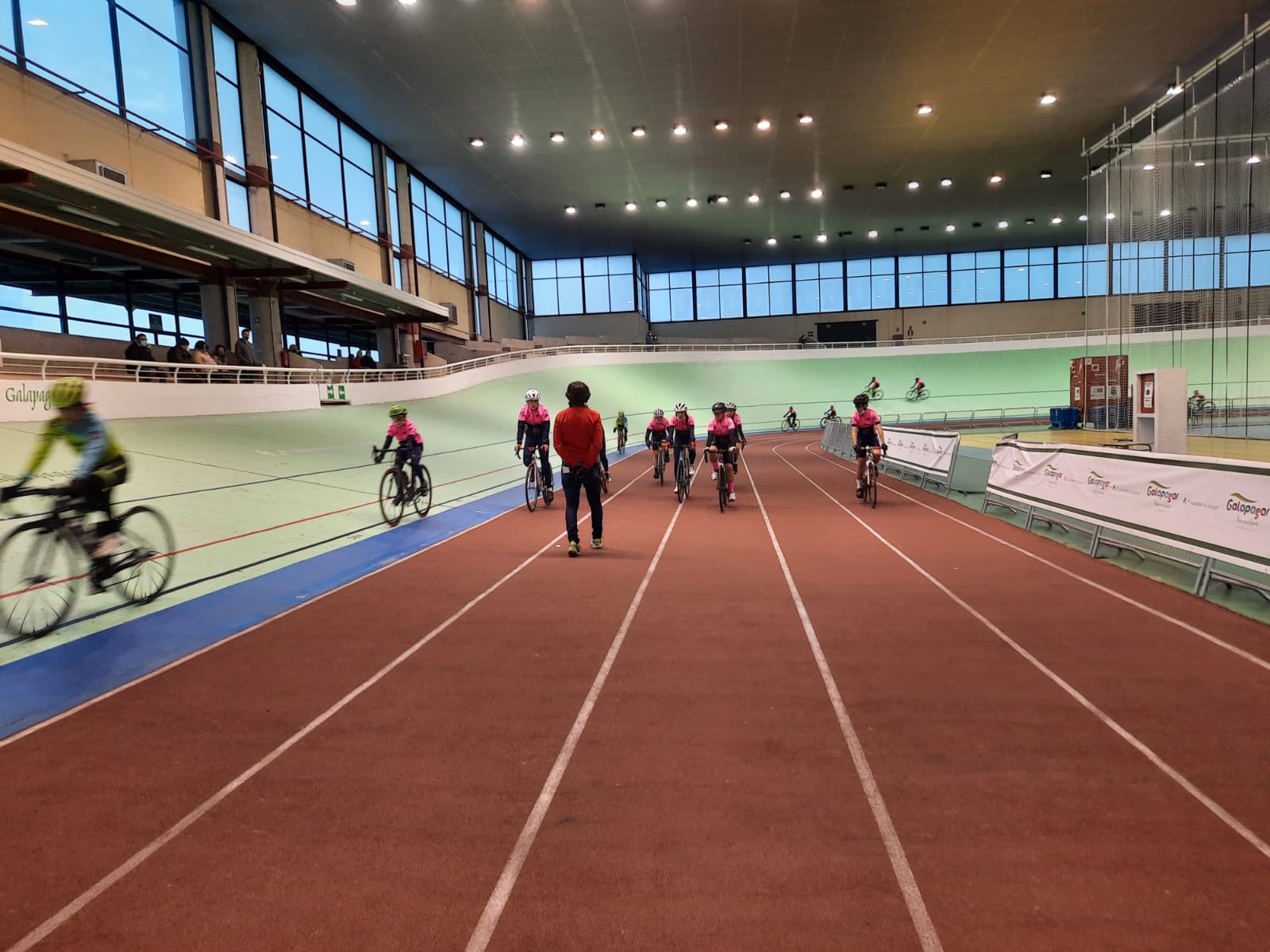Entrenamiento Ciclismo-CentrePoint-CC Nieves y Golpe de Pedal ultimaron su preparación para pista