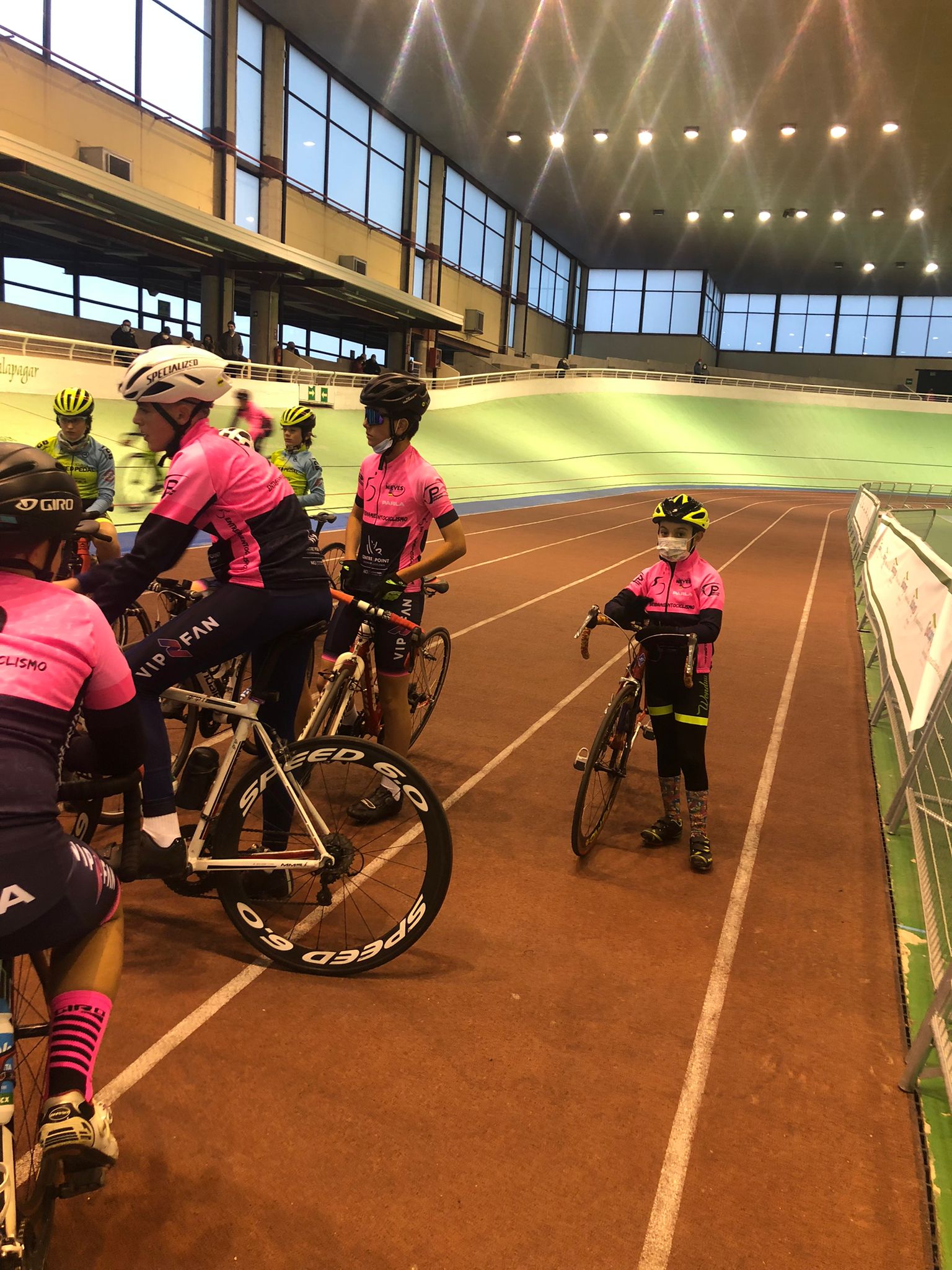 Entrenamiento Ciclismo-CentrePoint-CC Nieves y Golpe de Pedal ultimaron su preparación para pista