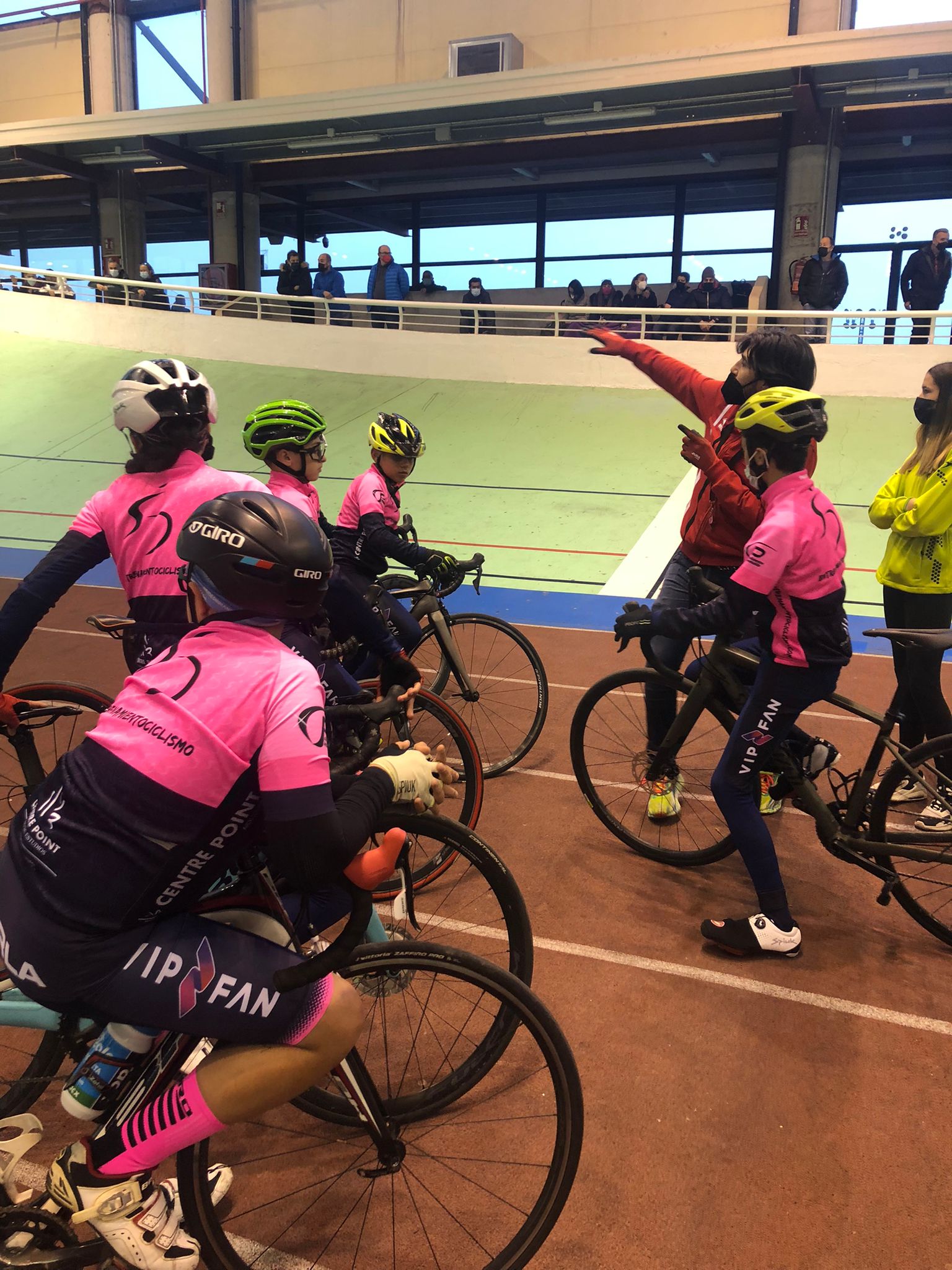 Entrenamiento Ciclismo-CentrePoint-CC Nieves y Golpe de Pedal ultimaron su preparación para pista