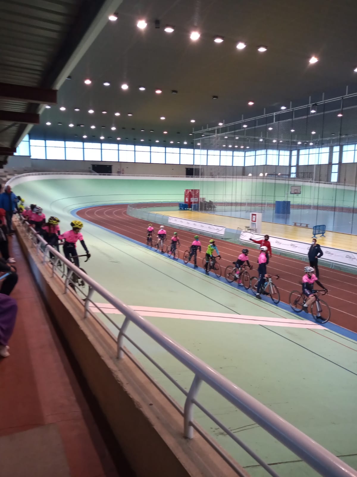 Entrenamiento Ciclismo-CentrePoint-CC Nieves y Golpe de Pedal ultimaron su preparación para pista