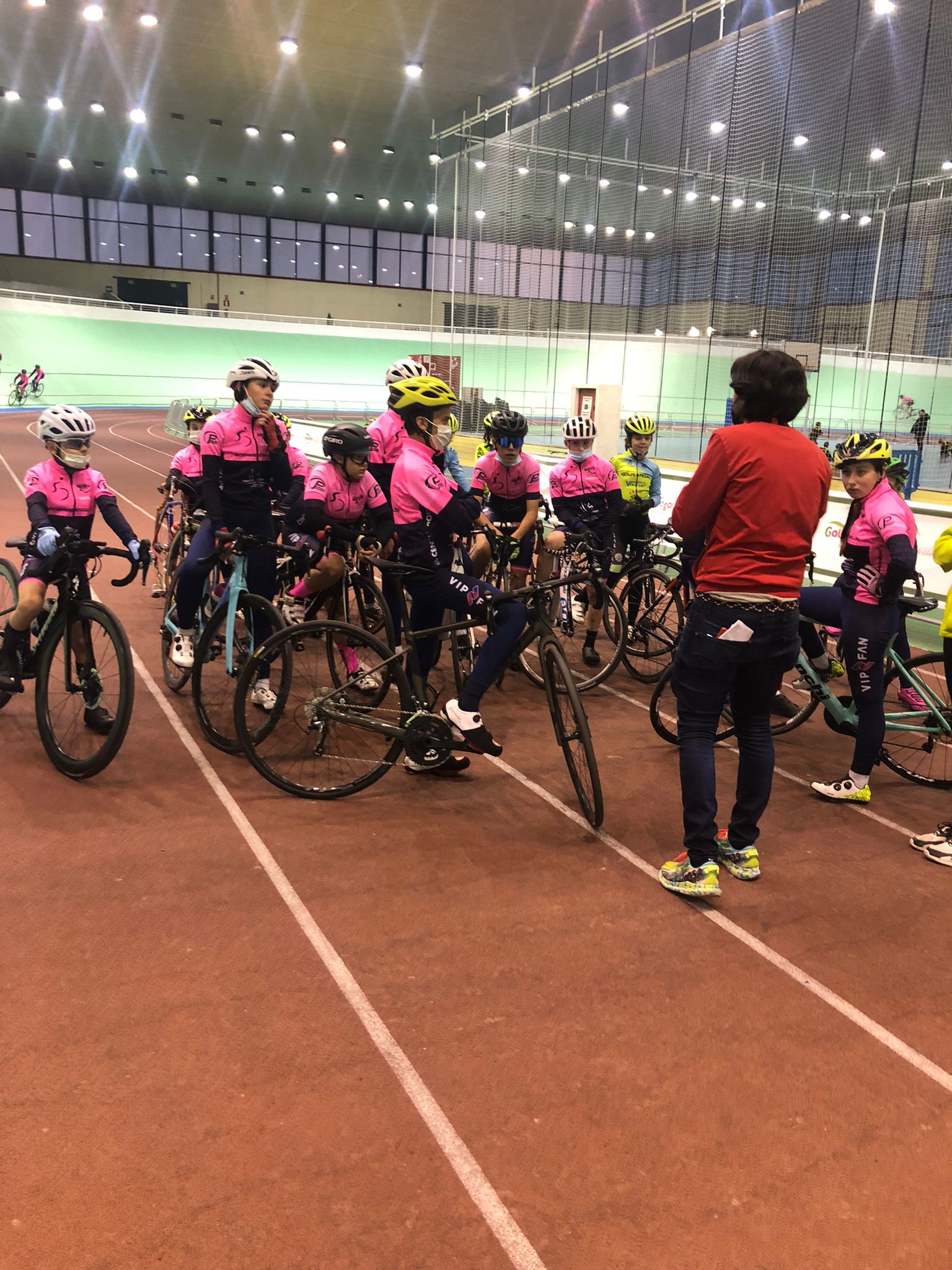 Entrenamiento Ciclismo-CentrePoint-CC Nieves y Golpe de Pedal ultimaron su preparación para pista