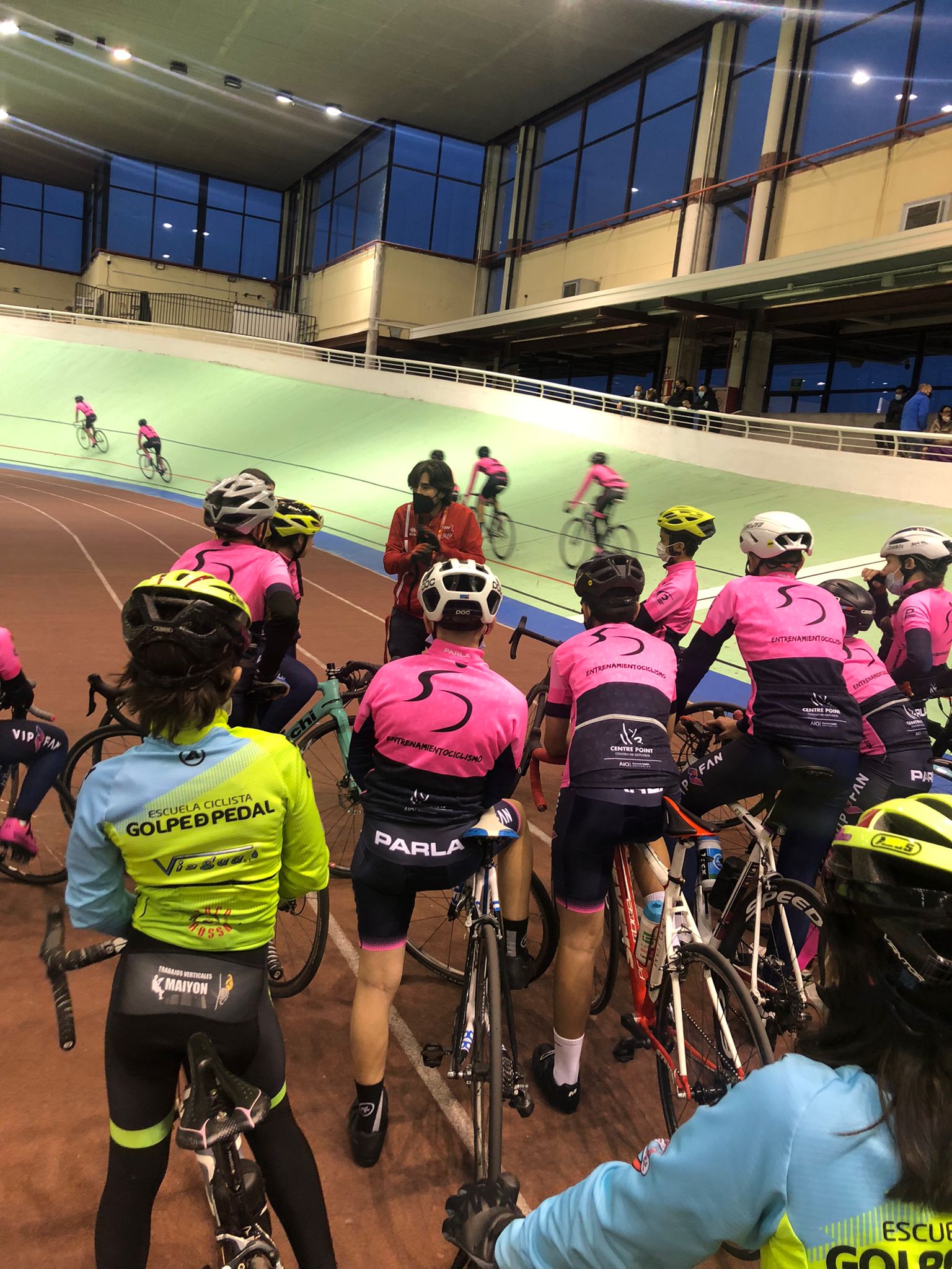 Entrenamiento Ciclismo-CentrePoint-CC Nieves y Golpe de Pedal ultimaron su preparación para pista