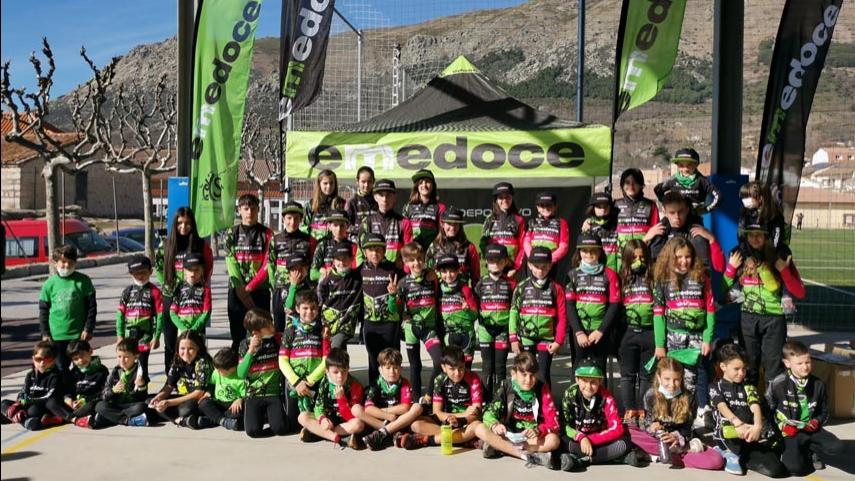 Presentado-el-equipo-de-MTB-de-la-Escuela-Deportiva-Emedoce