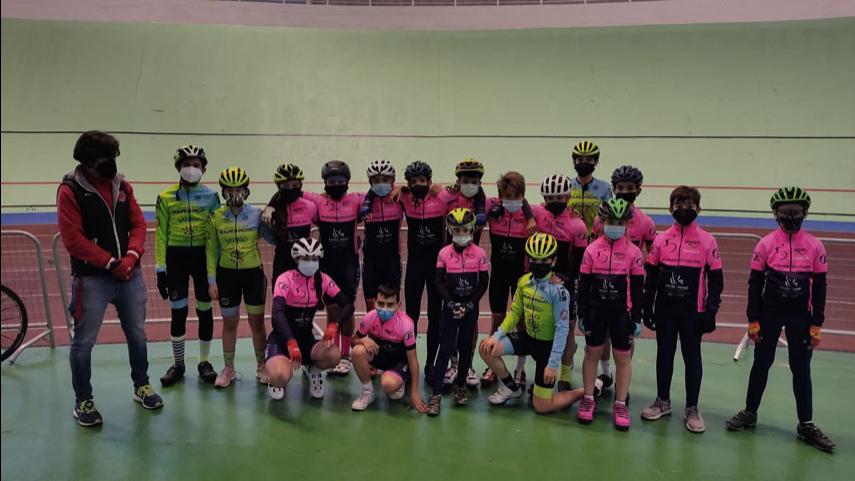 Golpe-de-Pedal-y-Entrenamiento-Ciclismo-CentrePoint-CC-Nieves-repitieron-sesion-preparatoria-de-pista