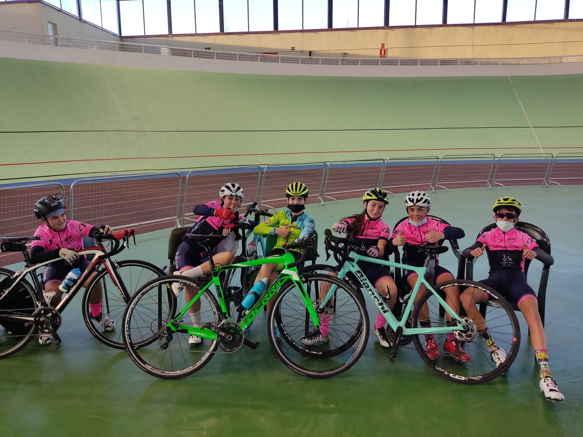 Golpe de Pedal y Entrenamiento Ciclismo-CentrePoint-CC Nieves repitieron sesión preparatoria de pista